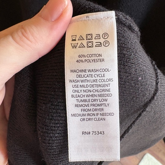 Tahari asymmetrical zip Sweater NWT- black- size L - Picture 4 of 5